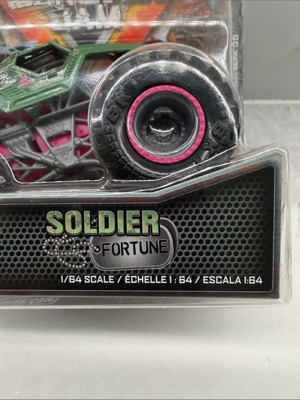 Soldier of Fortune Kids Monster Truck - Green & Pink 1:64 scale - Picture 7 of 8